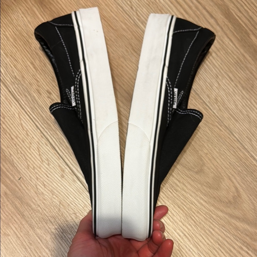 Vans Classic Black and White Slip-Ons, NEW - Picture 9 of 11